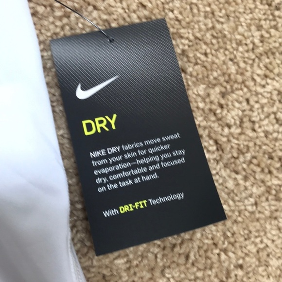 NWT! NIKE white Just Do It cropped sports tee - Picture 8 of 8